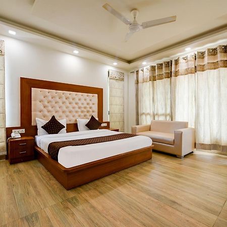 Hotel Leaf 9 Boutique, Near Golf Course Road And Galleria Market Gurgaon Exterior foto
