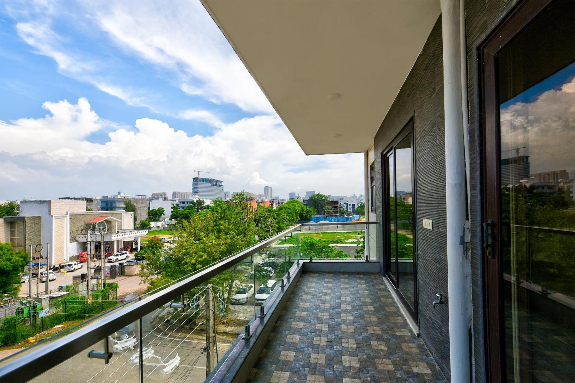 Hotel Leaf 9 Boutique, Near Golf Course Road And Galleria Market Gurgaon Exterior foto