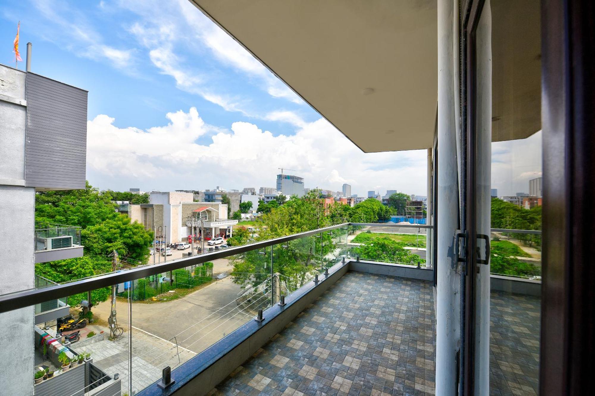 Hotel Leaf 9 Boutique, Near Golf Course Road And Galleria Market Gurgaon Exterior foto