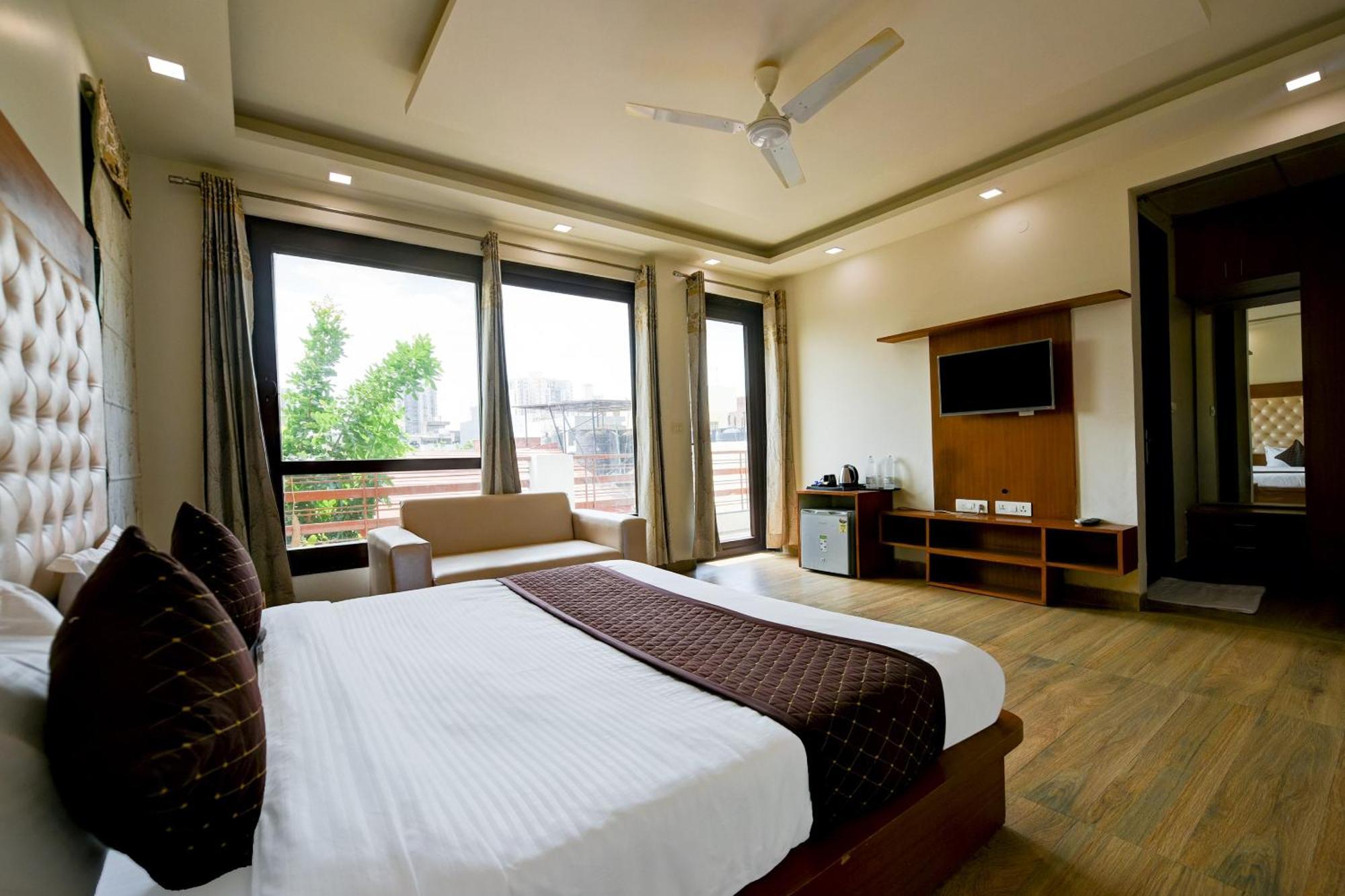Hotel Leaf 9 Boutique, Near Golf Course Road And Galleria Market Gurgaon Exterior foto